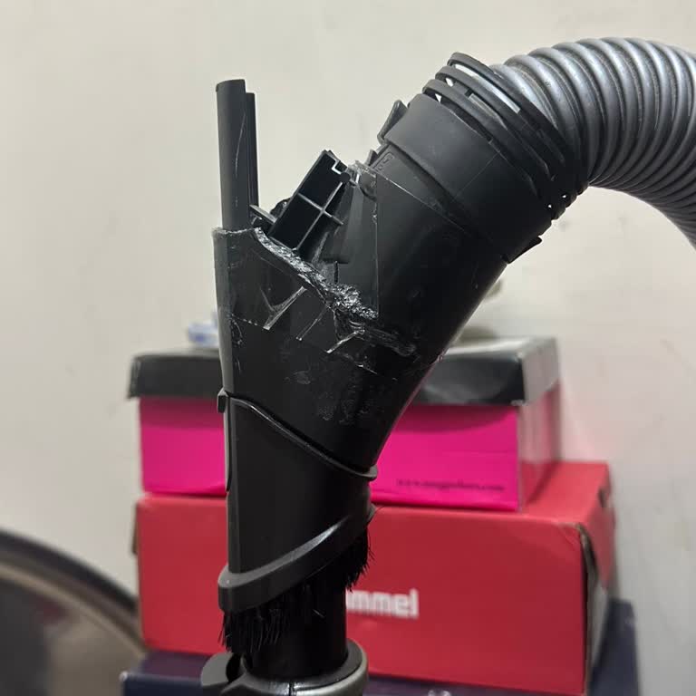 Miele Süpürge Tutma Kolu Çabuk Kırıldı, Yedek Parça Bulunamıyor Ve Fahiş Değişim Ücreti