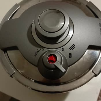 Korkmaz Düdüklü Tencerede Kapak Sızıntısı Ve Tehlikeli Buhar Fışkırması