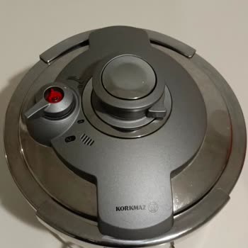 Korkmaz Düdüklü Tencerede Kapak Sızıntısı Ve Tehlikeli Buhar Fışkırması