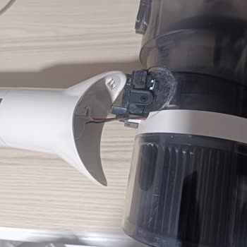 Sinbo Dik Süpürge Kısa Sürede Çoklu Parça Kırıldı, Yenisi Talep Ediliyor