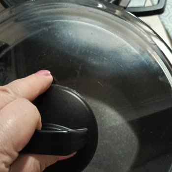 Karaca Züccaciye Antibakteriyel Tencere Setinde Çizilme Ve Silikon Erime Problemleri