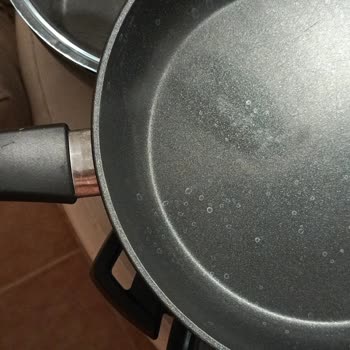 Karaca Züccaciye Antibakteriyel Tencere Setinde Çizilme Ve Silikon Erime Problemleri