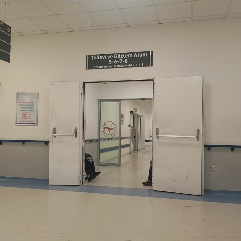 Acil Serviste Nöbetli Hastaya Saygısız Tutum Ve Bilgi Gecikmesi