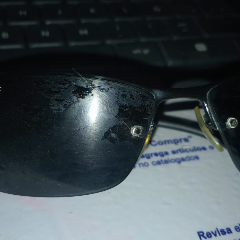 Ray-Ban, lentes polarizados con desgaste y pérdida de recubrimiento