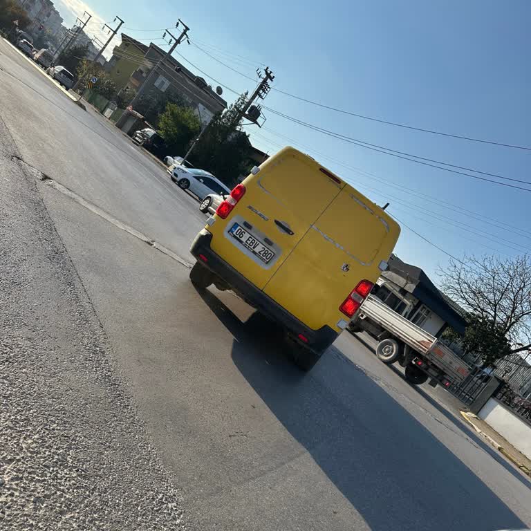 PTT Kargo Sürücüsü Trafikte Tehlikeli Manevra Ve Hakaret Etti