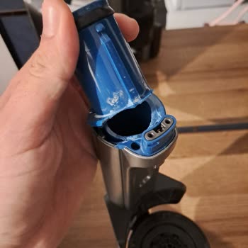 Philips Dikey Süpürge 8000'de Plastik Bağlantı Parçasının Hızlı Kırılması Ve Hayal Kırıklığı