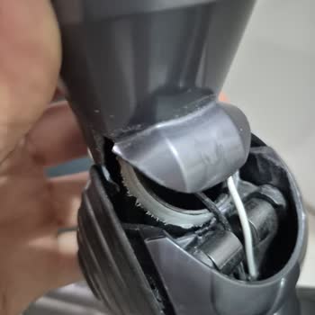 Dyson Süpürge Başlığındaki Kırık Ve Performans Sorunu İçin Garanti Talebi