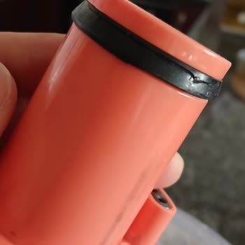 Boru Parçası Çabucak Parçalandı, Süpürge Kullanılamaz