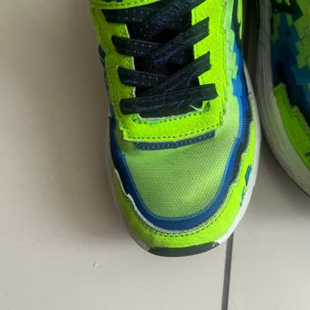 Yeni Skechers Minecraft Ayakkabısı Bir Ayda Lekeli Ve Temizleme Köpüğü Çözüm Sağlamıyor