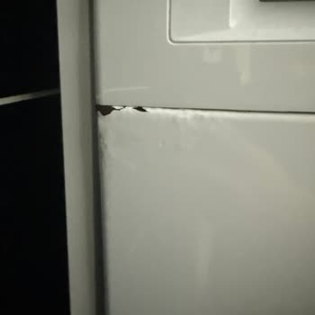 Bosch Çamaşır Makinesinin Yan Panellerindeki Boya Kabarması Ve Paslanma Garanti Kapsamına Alınmalı