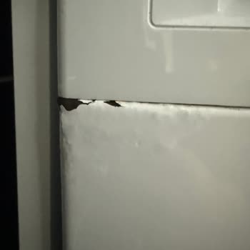 Bosch Çamaşır Makinesinin Yan Panellerindeki Boya Kabarması Ve Paslanma Garanti Kapsamına Alınmalı