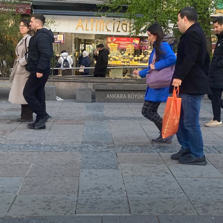 Altın Bozdurma İşleminde Çalışanın Bağırarak Müşteriyi Kovması