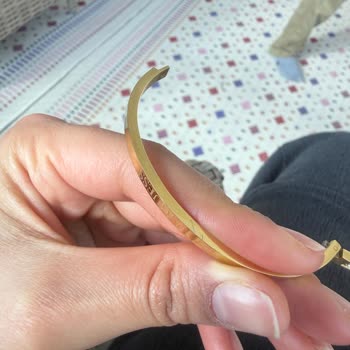 Guess Bileklik Kaplaması Çabuk Aşındı, Şirket Geri Dönüş Yapmıyor