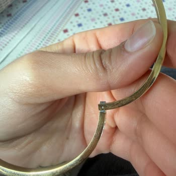 Guess Bileklik Kaplaması Çabuk Aşındı, Şirket Geri Dönüş Yapmıyor