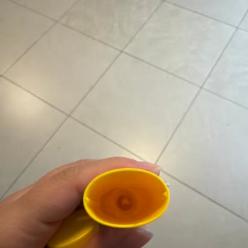 Mustela Sun Stick Mekanizması Arızalı, Krem Dökülerek Kullanılamaz