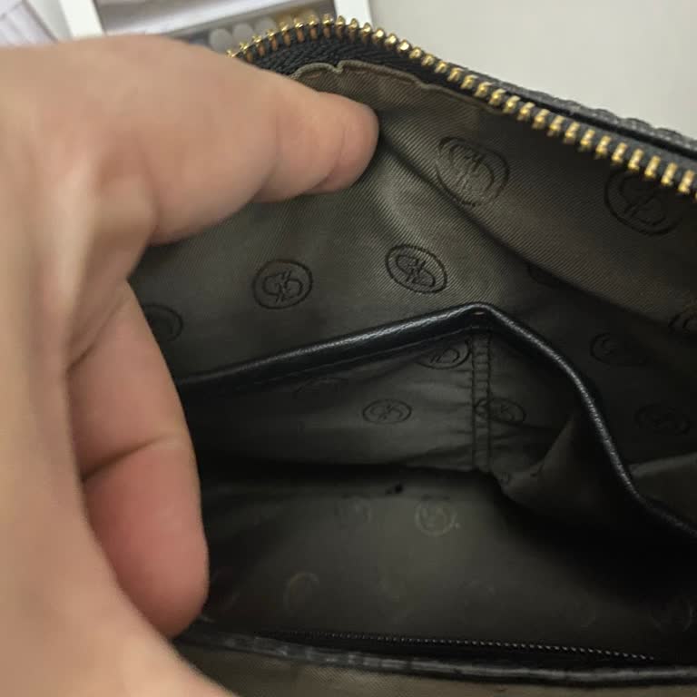 Divarese Çantası Deri Parçalanması Üzerine Ücretsiz Onarım Ve Değişim Talebi