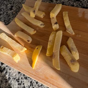 Mutfağım Markasından Donuk Patates Ürününde Bozuk Parçalar Ve Sağlık Riski