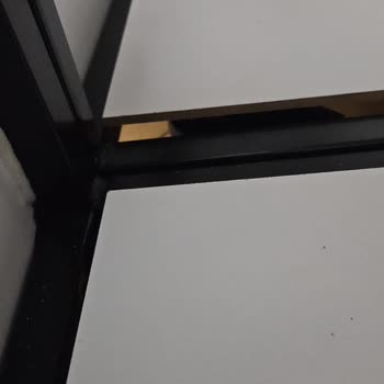 Uzun Vidalar Baza Altını Havada Bırakıyor Ve Kullanılamaz