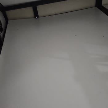 Uzun Vidalar Baza Altını Havada Bırakıyor Ve Kullanılamaz