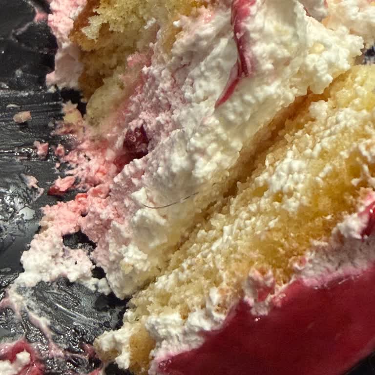 Frambuazlı Pasta İçinde Kıl Bulunması Ve İade Talebi