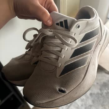 Adidas Ayakkabısının Dört Ayda Yırtılması Ve FLO Mağazasının Sorumluluğu Reddetmesi