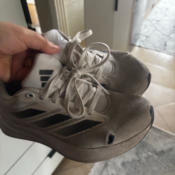 Adidas Ayakkabısının Dört Ayda Yırtılması Ve FLO Mağazasının Sorumluluğu Reddetmesi