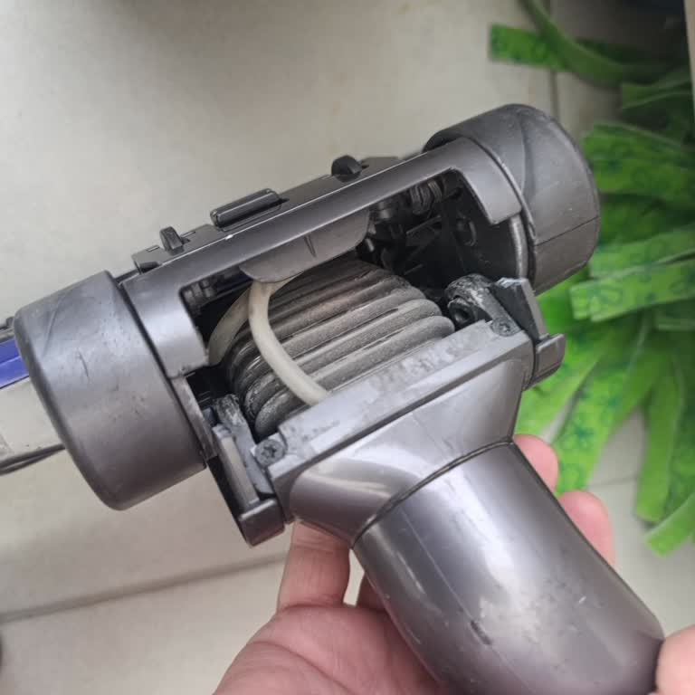 Dyson Süpürge Başlığının Tekrarlanan Kırılması Ve Garanti Reddi