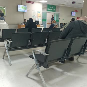 BM 6 Otobüs Şoförünün Hızını Azaltmaması Nedeniyle Düşme Ve Yaralanma