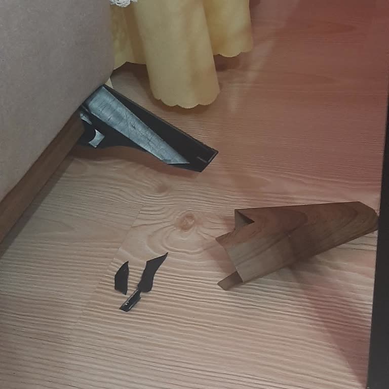 Kelebek Mobilya’da Kırılan Koltuk Ayağı İçin 2500 TL Aşırı Servis Ücreti