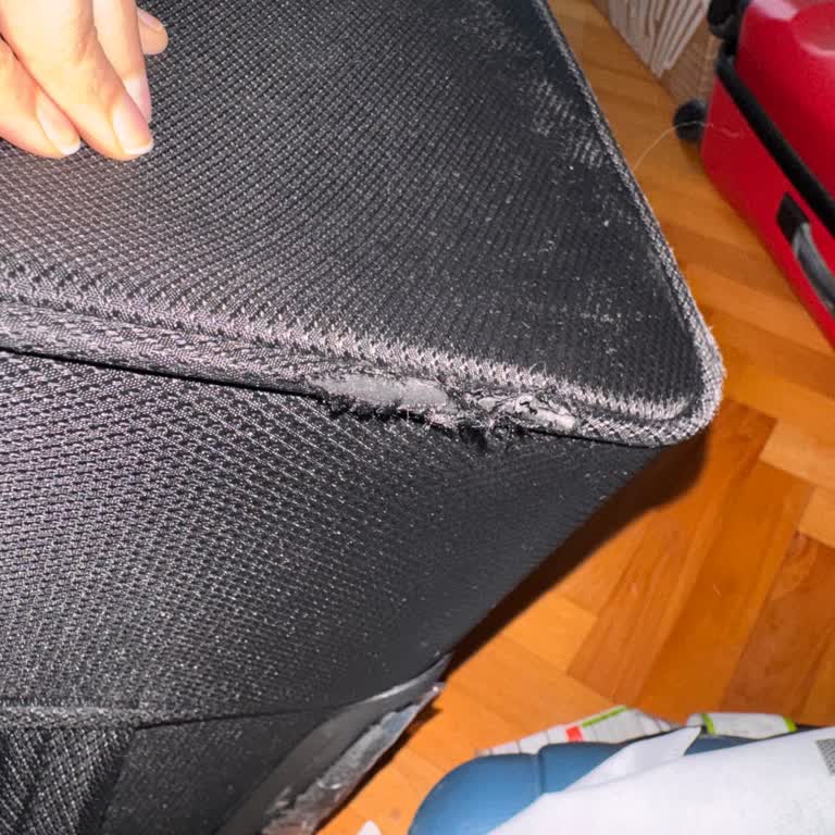 Garanti Kapsamında Olmasına Rağmen Valizim Yırtıldı Boyner Ve Pierre Cardin Sorumluluk Reddi