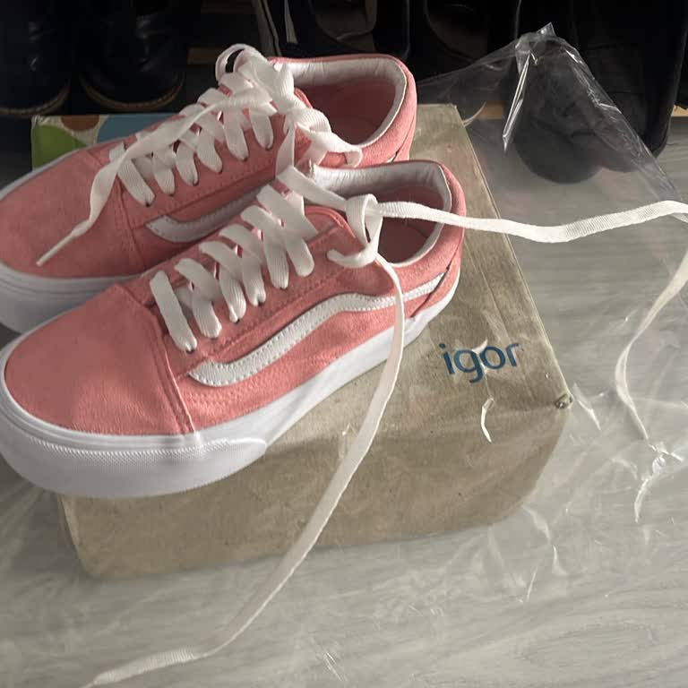 Ayakkabım Yanlış Renkte Boyanıp Yanlış Kutuda Geri Gönderildi Ve Ücret İadesi Bekliyorum