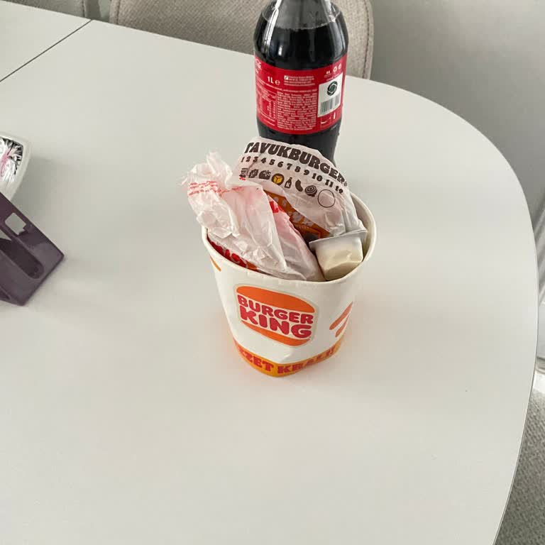 Burger King Şubesinde Kovanın İçinde Ürün Karışıklığı