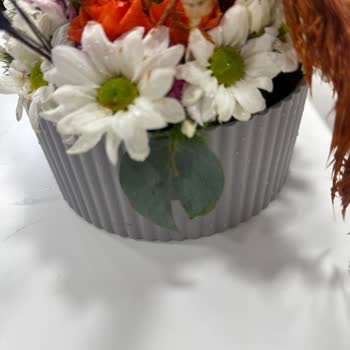 Çiçek Sepeti Siparişinde Yağmurda Islanan Solmuş Çiçek Ve Görsel Arasındaki Çarpıcı Fark