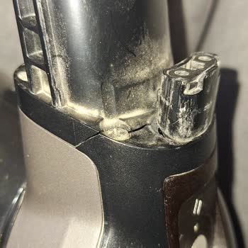 Dayanıksız Plastik Parçalar Ve Garanti Dışı Bırakılan Philips 8000 Süpürge