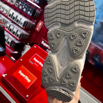 Kısa Sürede Yırtılan Ayakkabıya Mağaza Kullanıcı Hatası Dedi, Değişim Talep Ediyorum