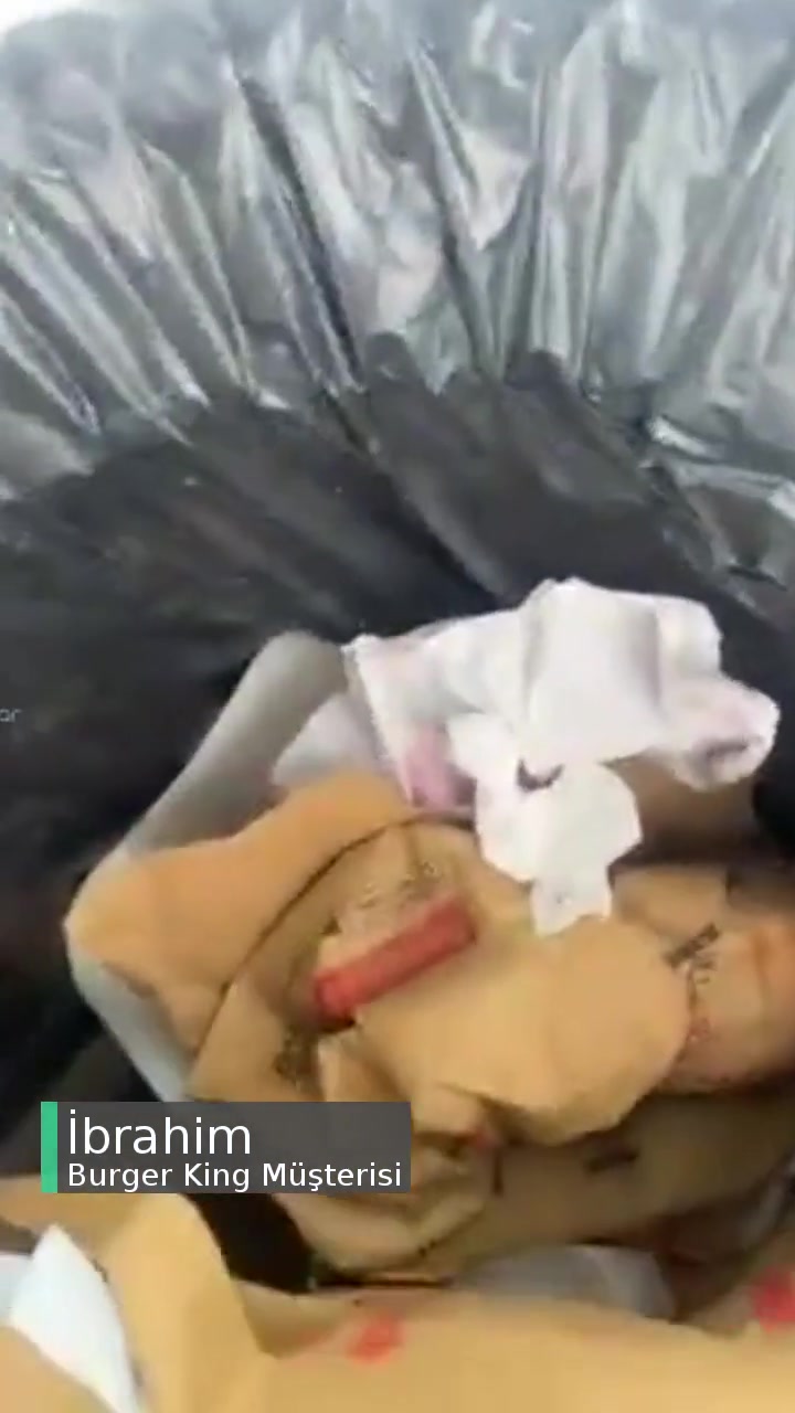 Burger King Çiğ Ürünleri Söylediğimiz Halde Aynı Verdiler! videonun kapak resmi