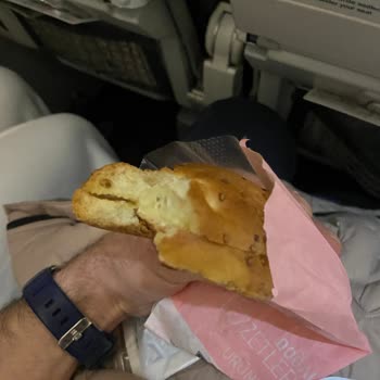 Uçakta Bayat İkram Ve İlgisiz Şikayet Yanıtı