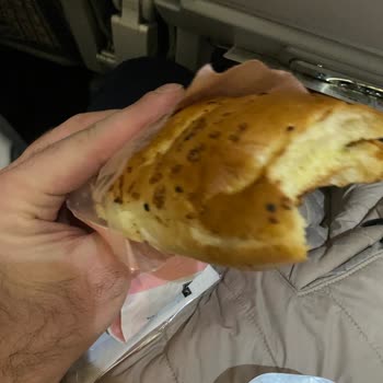 Uçakta Bayat İkram Ve İlgisiz Şikayet Yanıtı