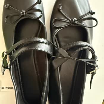 Bershka Ayakkabılarım Poşette Kırıldı Ve Kutu Olmadan Teslim Edildi