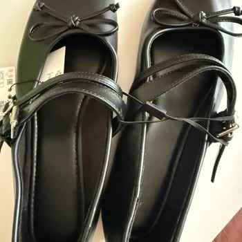 Bershka Ayakkabılarım Poşette Kırıldı Ve Kutu Olmadan Teslim Edildi