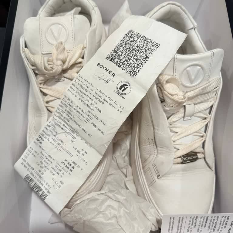 Boyner'den Valentino Ayakkabısında Çatlak Ve Sararma, Garanti Reddi İle Güven Sarsıldı