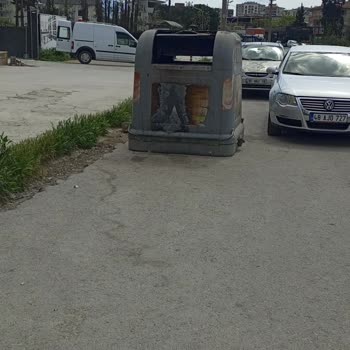 İzmir Çiğli'de Çöp Toplanmıyor, Kötü Koku Ve Sağlık Sorunu