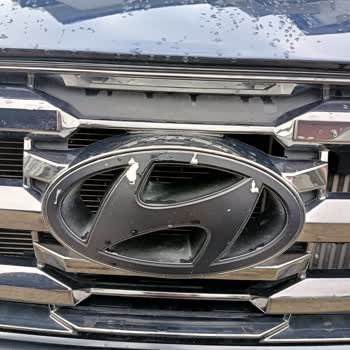 Garanti Kapsamındaki Hyundai Tucson Logo Boyası Dökülmesi Ve Ücretsiz Değişim Talebi
