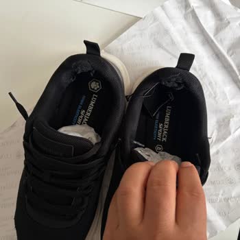 Sneaker Dikiş Noktasındaki Yırtılma Nedeniyle Değişim Talebi