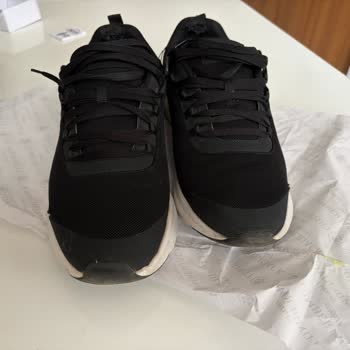 Sneaker Dikiş Noktasındaki Yırtılma Nedeniyle Değişim Talebi