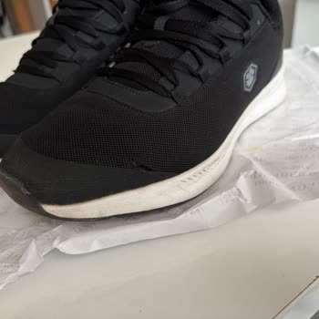 Sneaker Dikiş Noktasındaki Yırtılma Nedeniyle Değişim Talebi