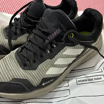 Adidas Su Geçiren Ayakkabıyı Kabul Etmedi, Güvenimi Kaybettim