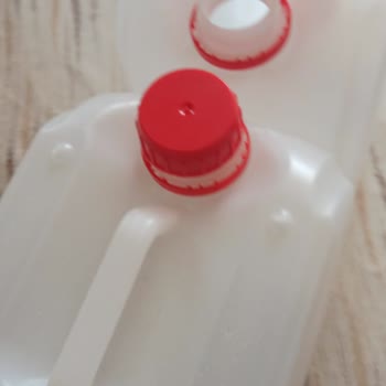 Yurtiçi Kargo Kolinin Üzeri Sanki Su Dökülmüş Gibi Islaktı