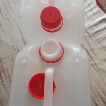 Yurtiçi Kargo Kolinin Üzeri Sanki Su Dökülmüş Gibi Islaktı