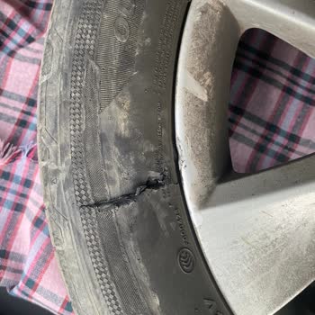 İçerenköy Citys AVM Otoparkında Çukur Nedeniyle Lastik Zarar Ve Cevapsız Şikayet